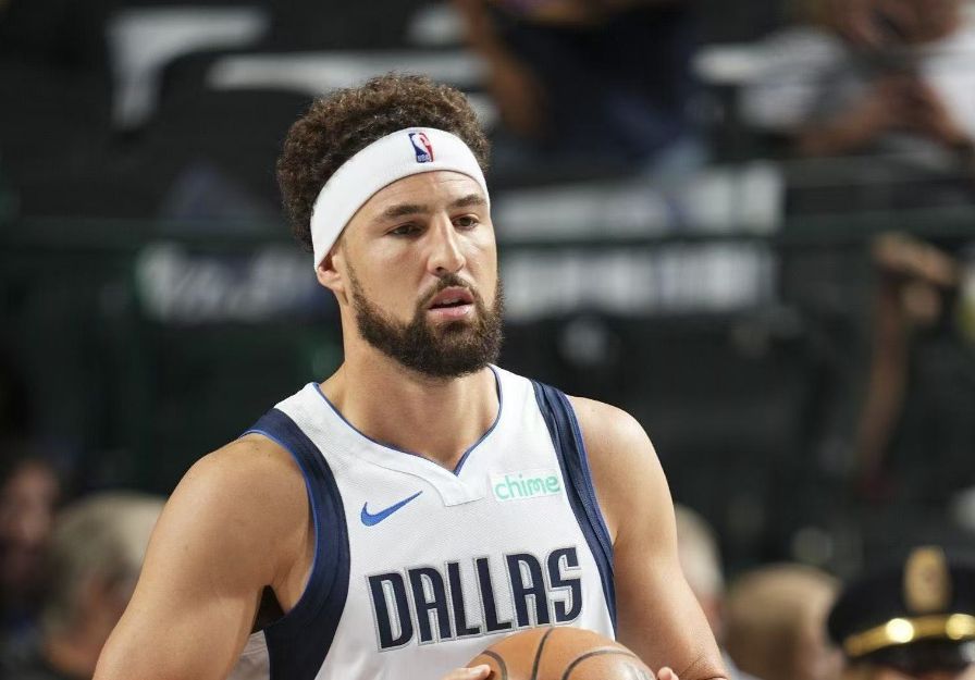 La garantie promise pour la première version n’est plus disponible! Klay fait sa première apparition en réserve dans la carrière des Mavericks