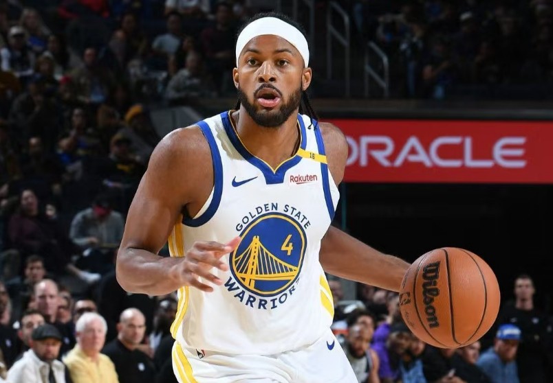L'écart entre les scores du banc est évident ! Le banc des Warriors a marqué jusqu'à 63 points, tandis que les Suns n'en ont marqué que 19.