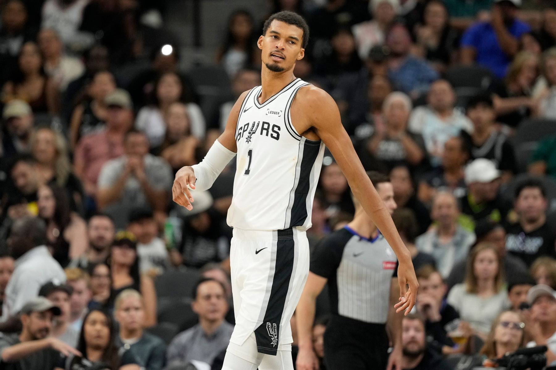 Castle et Vunbanyama deviennent le premier duo de l'histoire des Spurs à enregistrer un triple-double en même temps