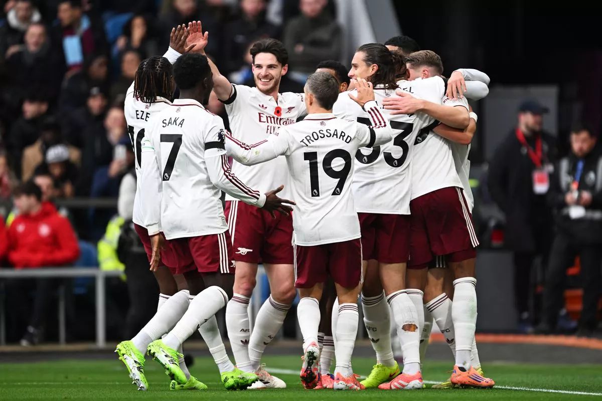 Ancien footballeur britannique : L'Armée Rouge Blue Moon a haussé le score du championnat. Les Gunners ont besoin de plus de 90 points pour remporter le championnat.